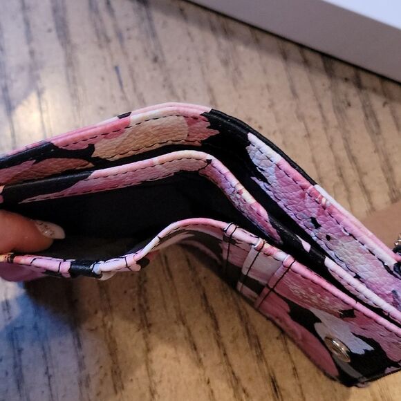Floral wallet NWT by Steve Madden 💕🤍 - Picture 9 of 14